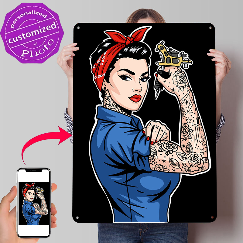 Women Accessories Poster - Getatoeëerde vrouw met tattoo gun poster